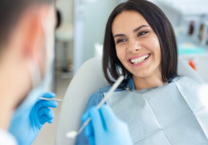 Teeth Whitening vs. Dental Veneers: Choosing the Right Option for You